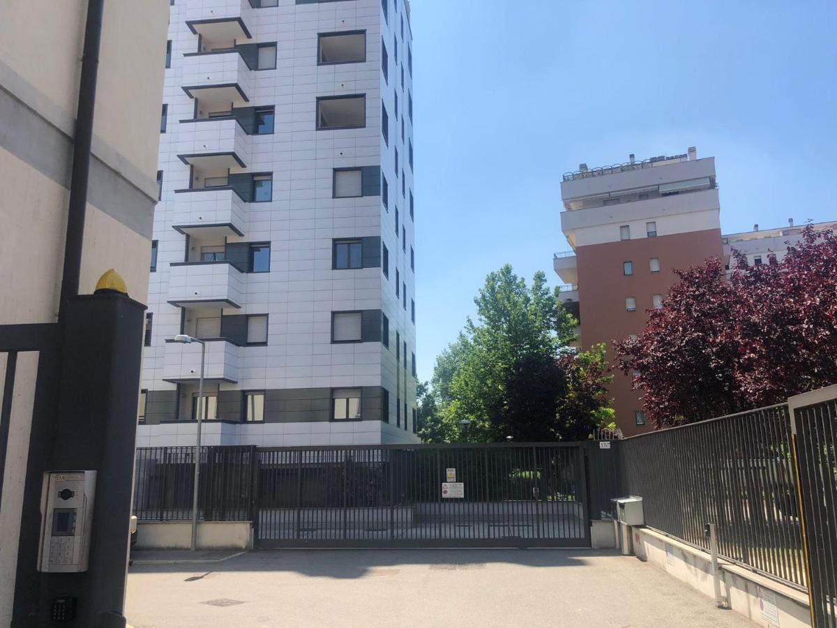 Appartamento Sulla Metro 3 Gialla Maciachini ミラノ エクステリア 写真