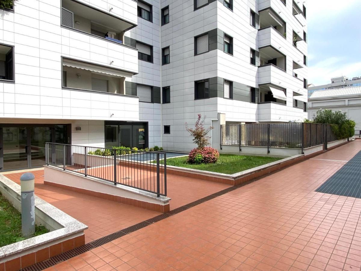 Appartamento Sulla Metro 3 Gialla Maciachini ミラノ エクステリア 写真