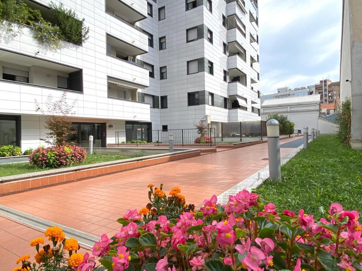 Appartamento Sulla Metro 3 Gialla Maciachini ミラノ エクステリア 写真